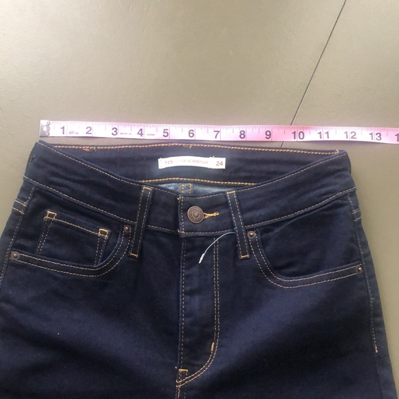 Levi’s 725 High Rise Bootcut Jeans - Picture 4 of 7